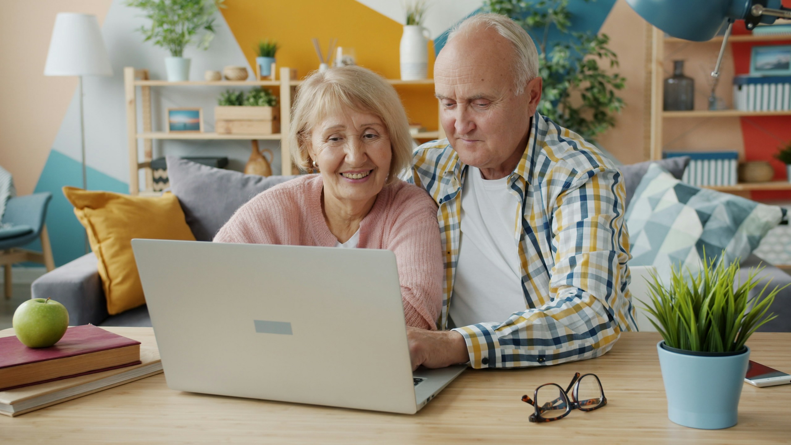 Så fungerar en onlinevårdcentral och varför det kan passa äldre